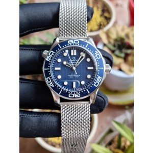 (판매 완료)VS/ 오메가 씨마스터 300M 제임스 본드 60 주년//